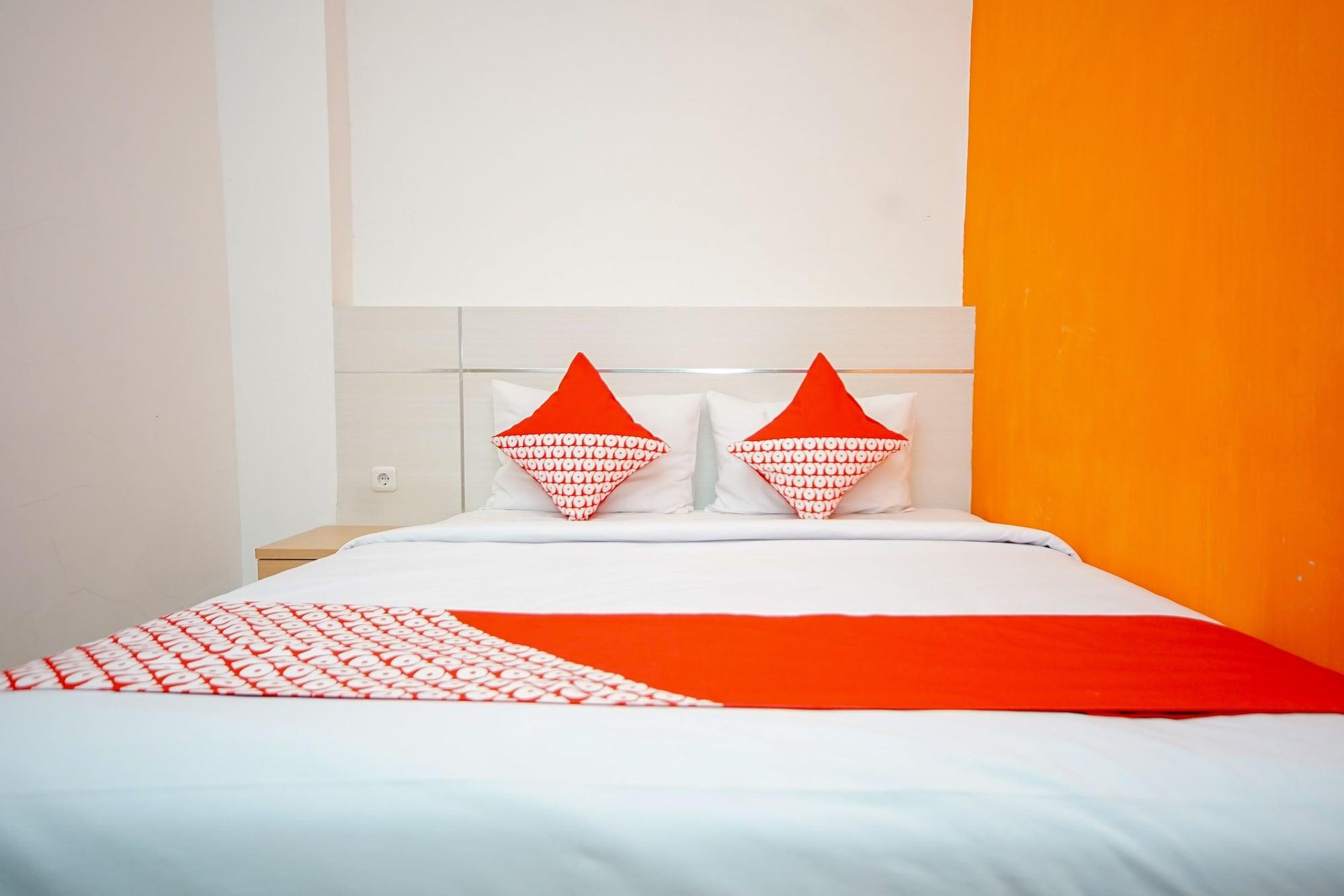 Oyo 344 Kr Hotel 巨港 外观 照片