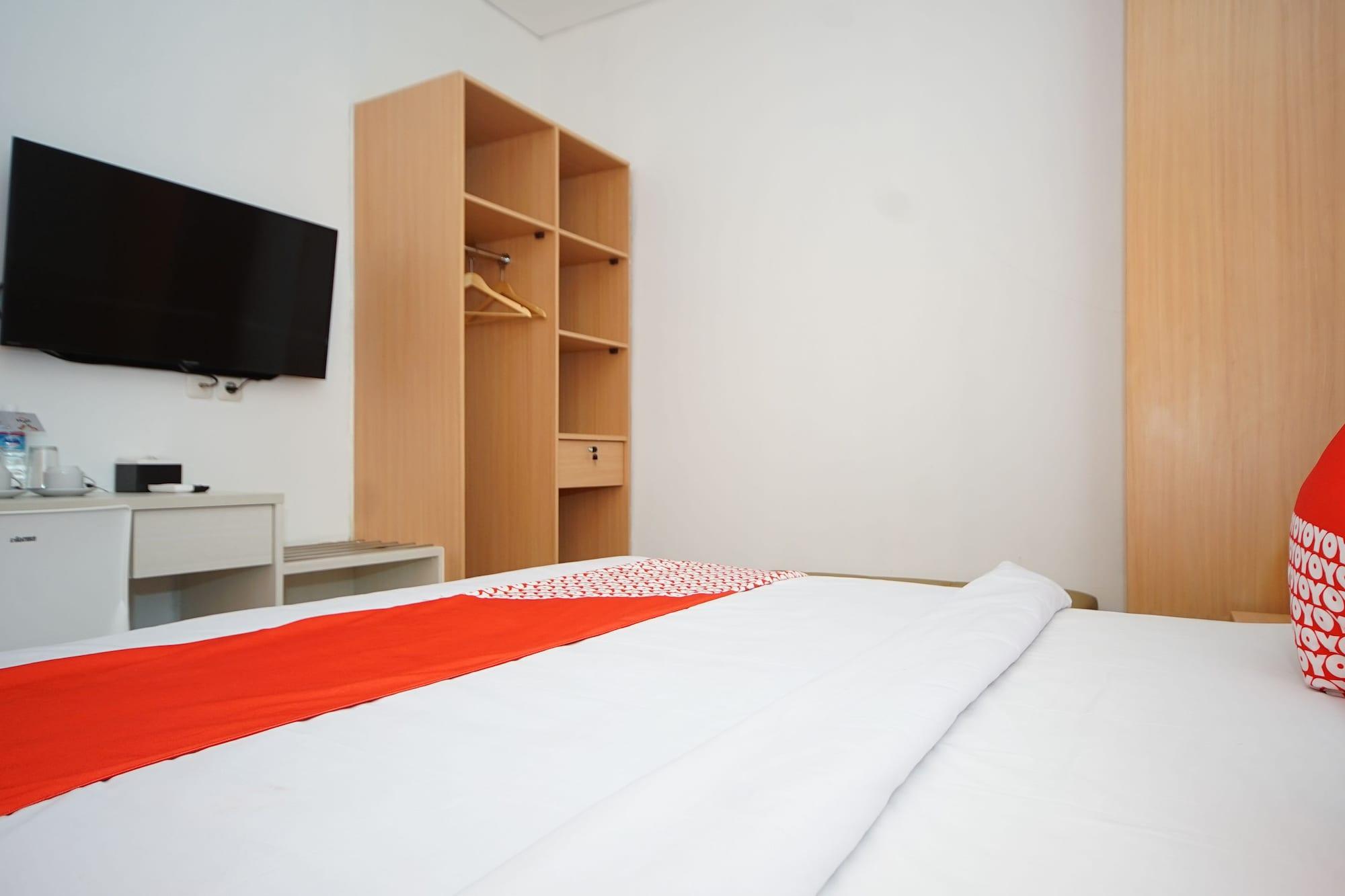 Oyo 344 Kr Hotel 巨港 外观 照片
