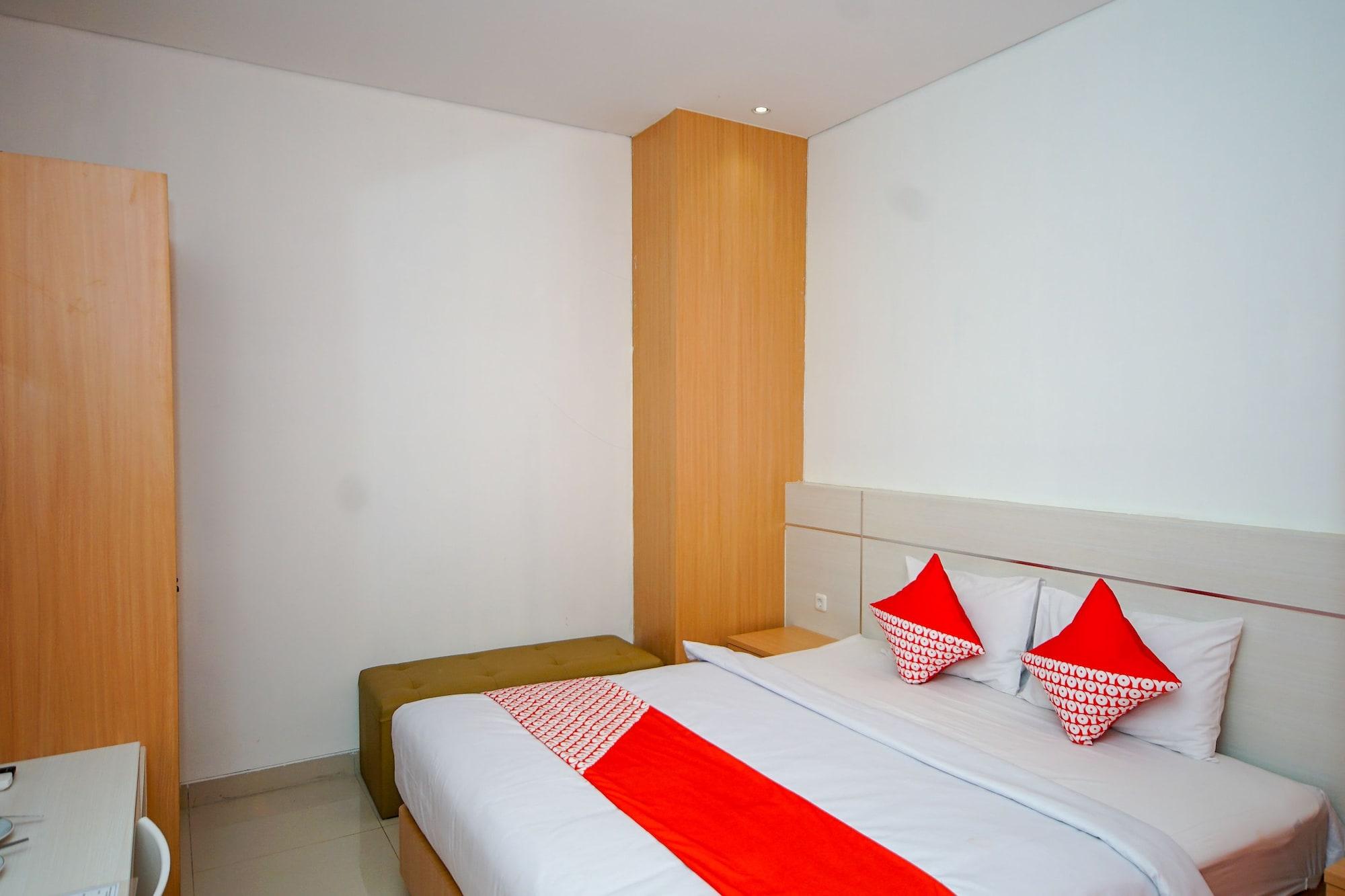 Oyo 344 Kr Hotel 巨港 外观 照片