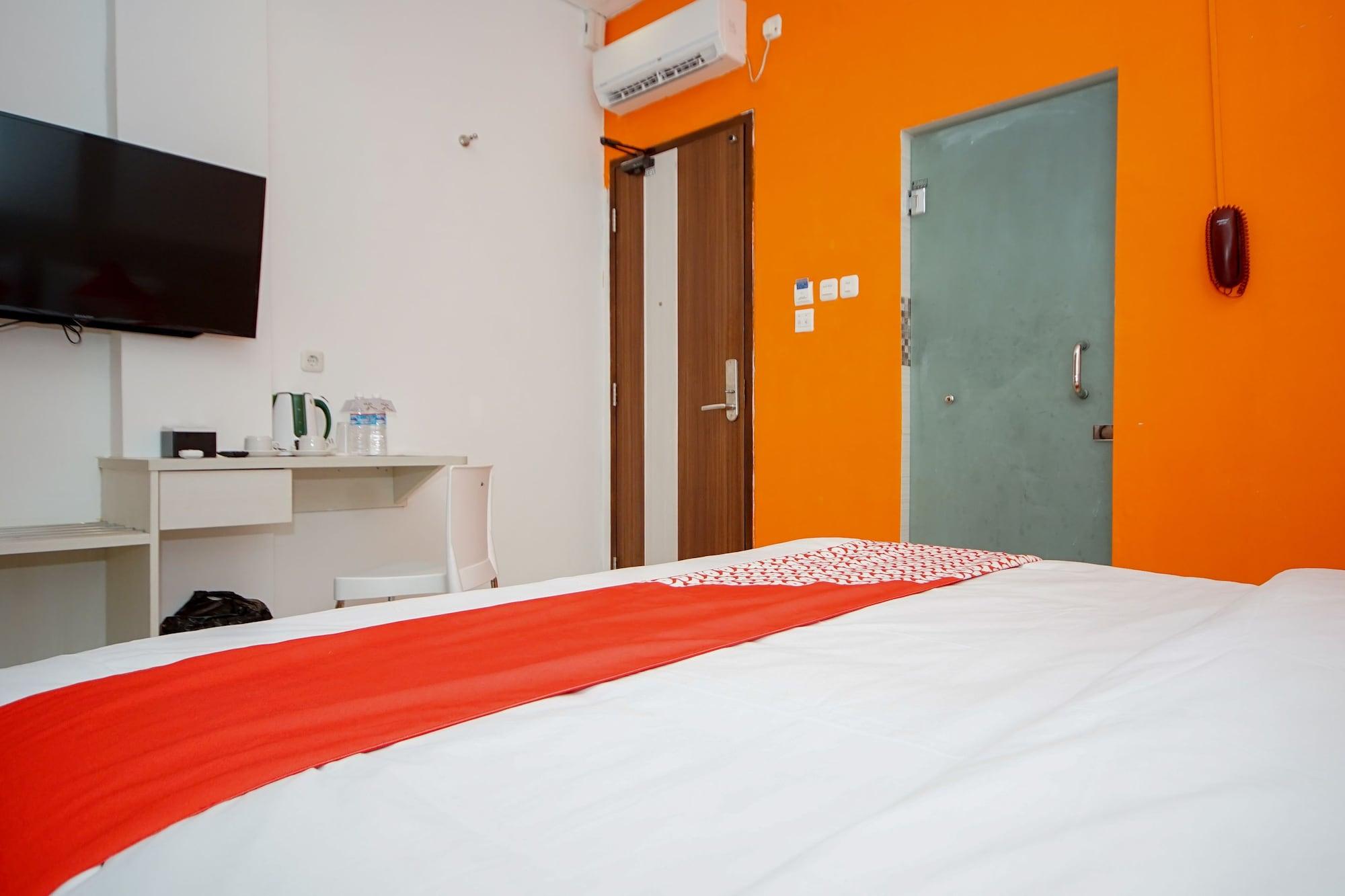 Oyo 344 Kr Hotel 巨港 外观 照片