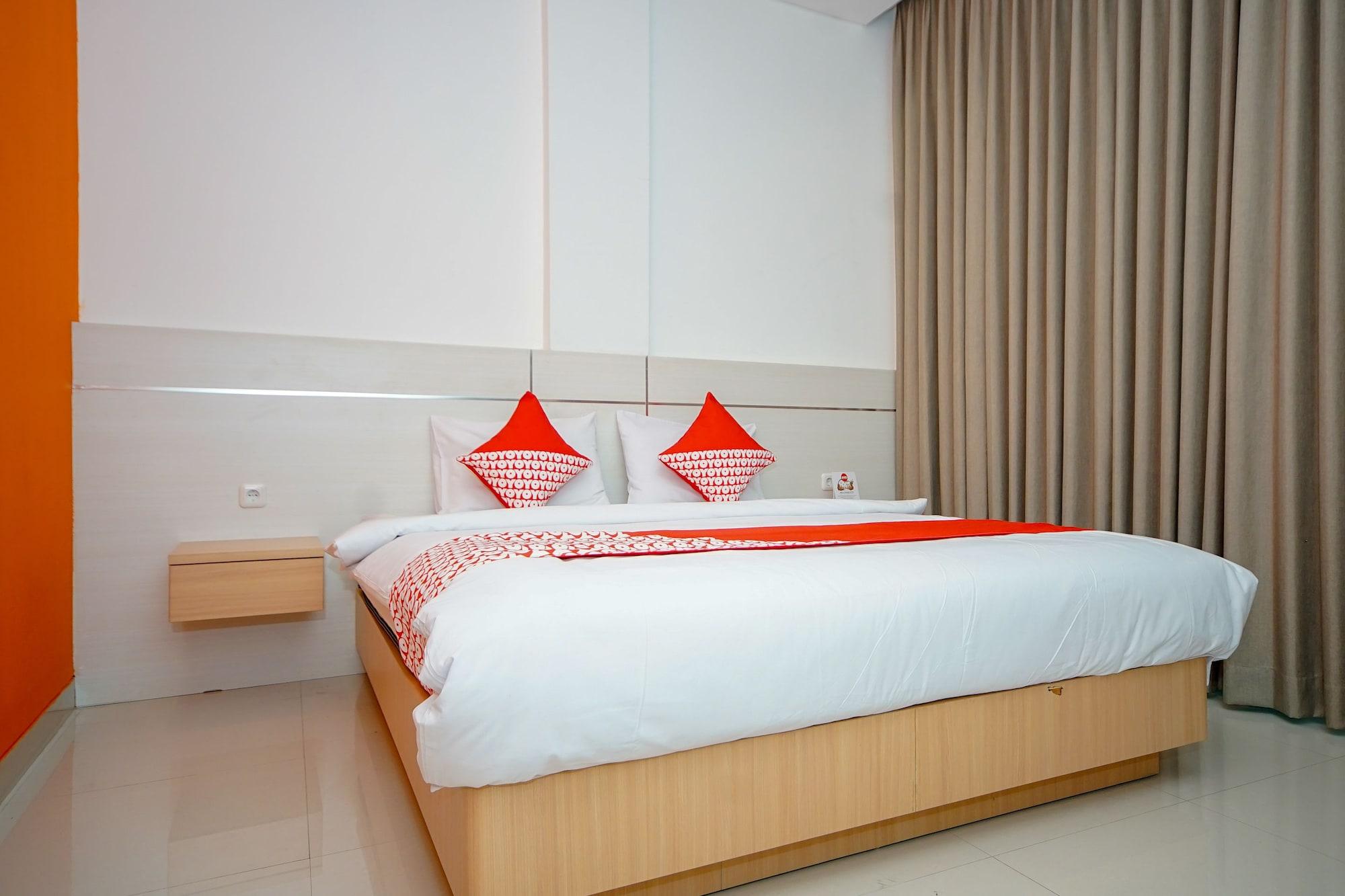 Oyo 344 Kr Hotel 巨港 外观 照片