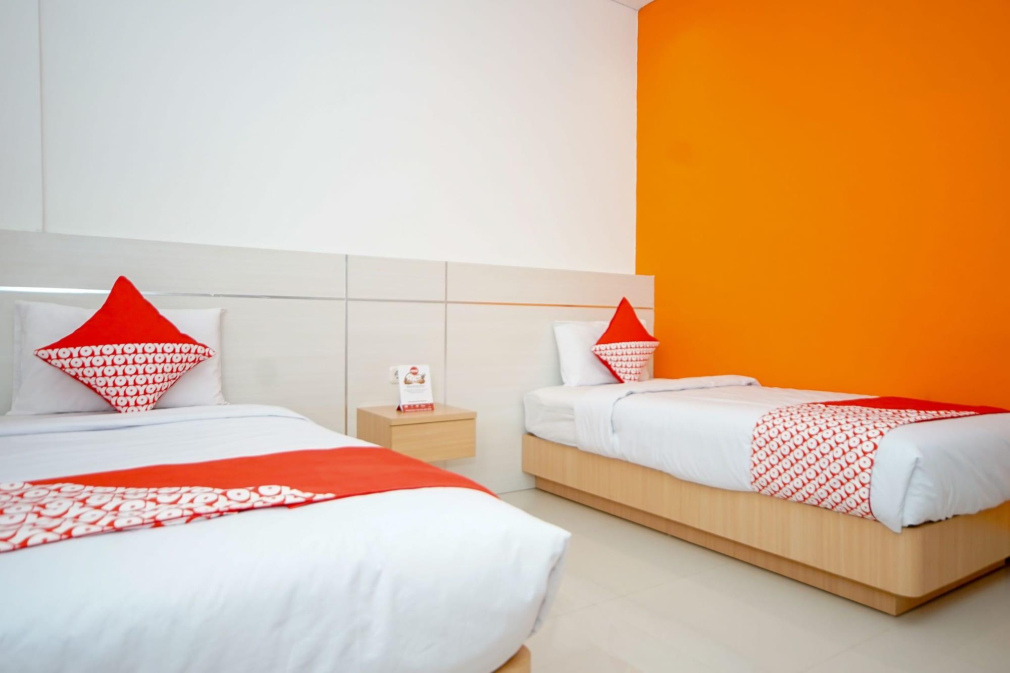 Oyo 344 Kr Hotel 巨港 外观 照片