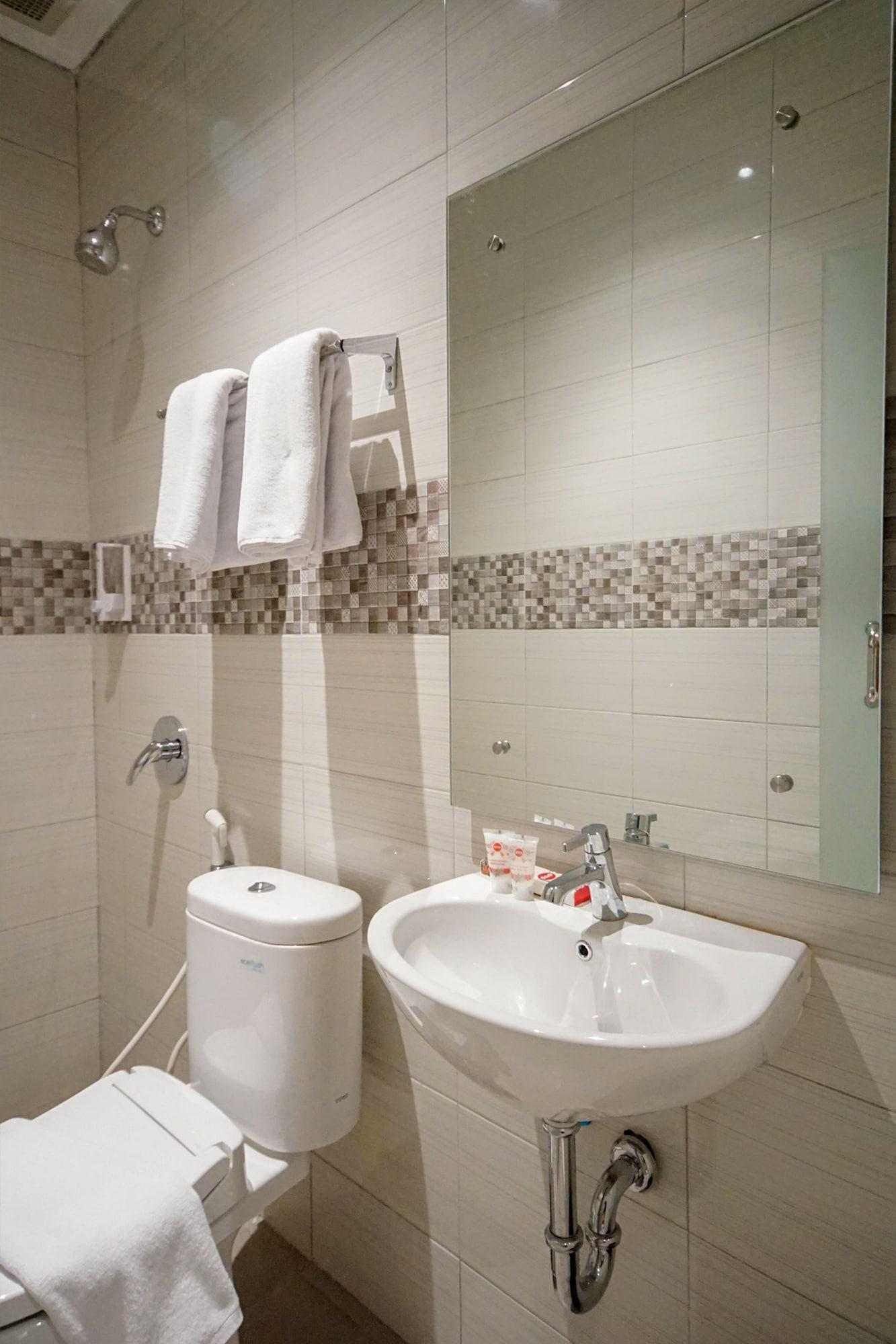 Oyo 344 Kr Hotel 巨港 外观 照片