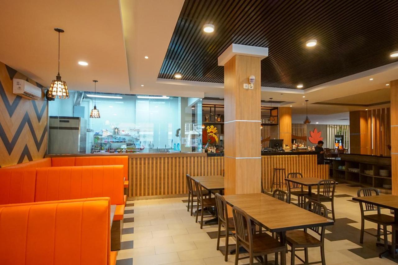 Oyo 344 Kr Hotel 巨港 外观 照片