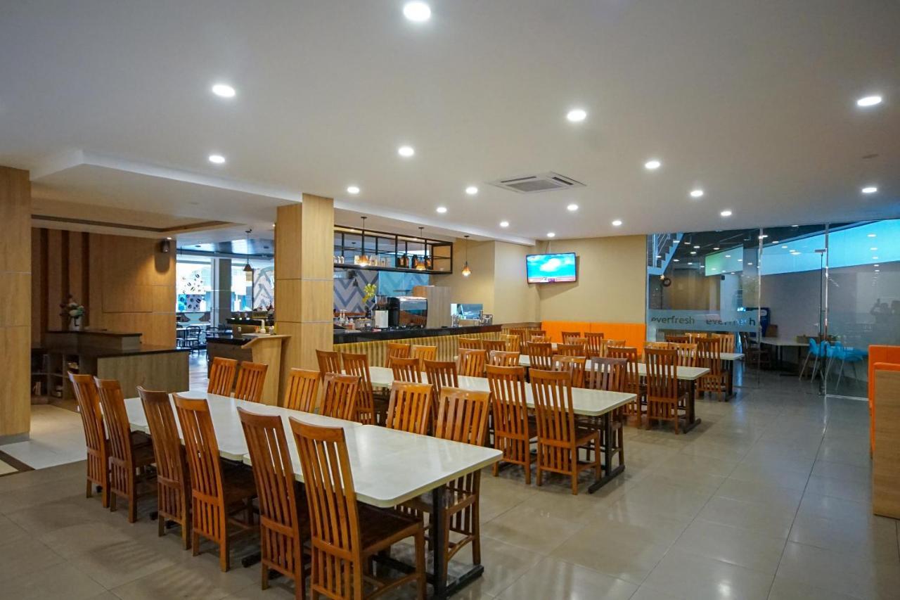Oyo 344 Kr Hotel 巨港 外观 照片