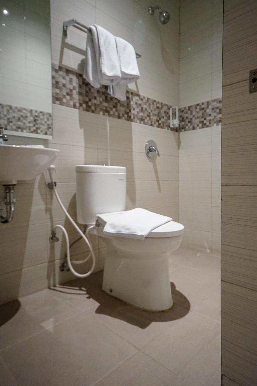 Oyo 344 Kr Hotel 巨港 外观 照片