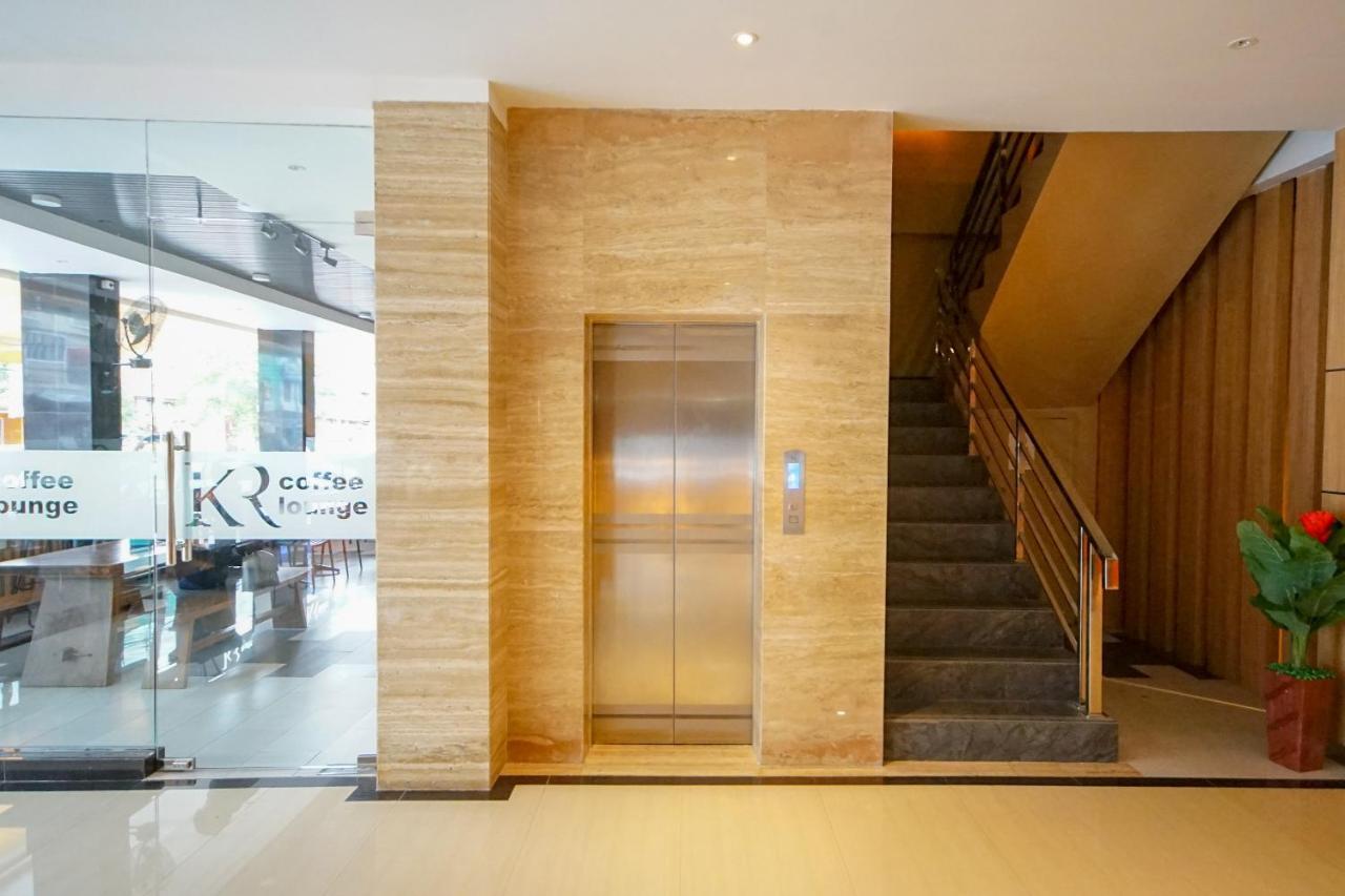 Oyo 344 Kr Hotel 巨港 外观 照片