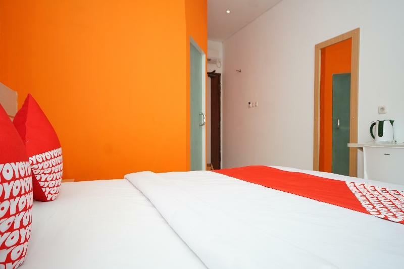 Oyo 344 Kr Hotel 巨港 外观 照片