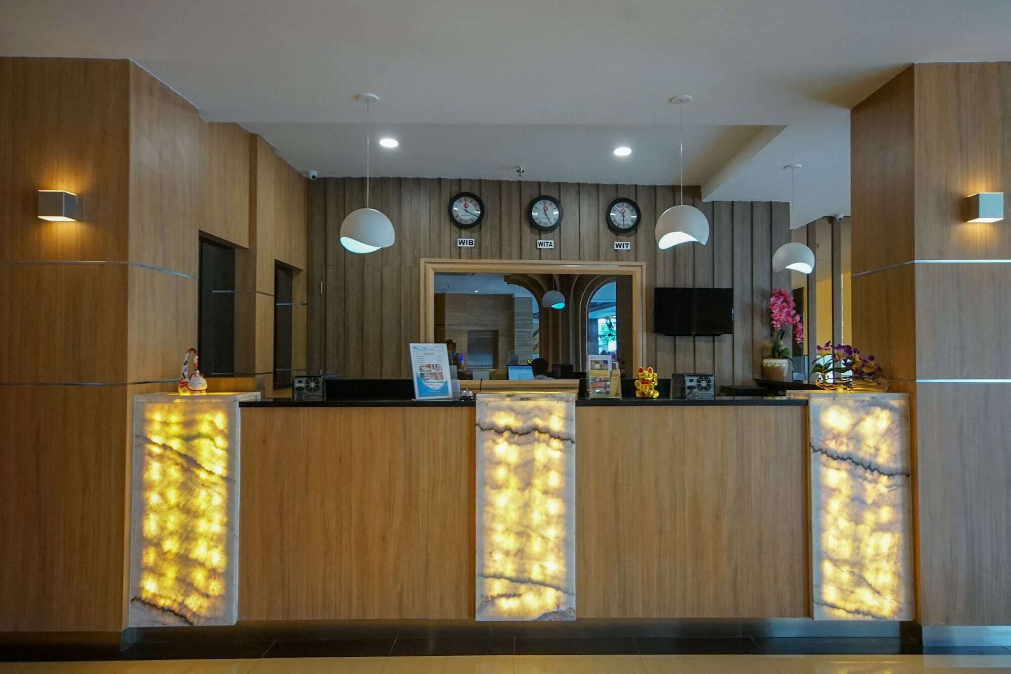 Oyo 344 Kr Hotel 巨港 外观 照片