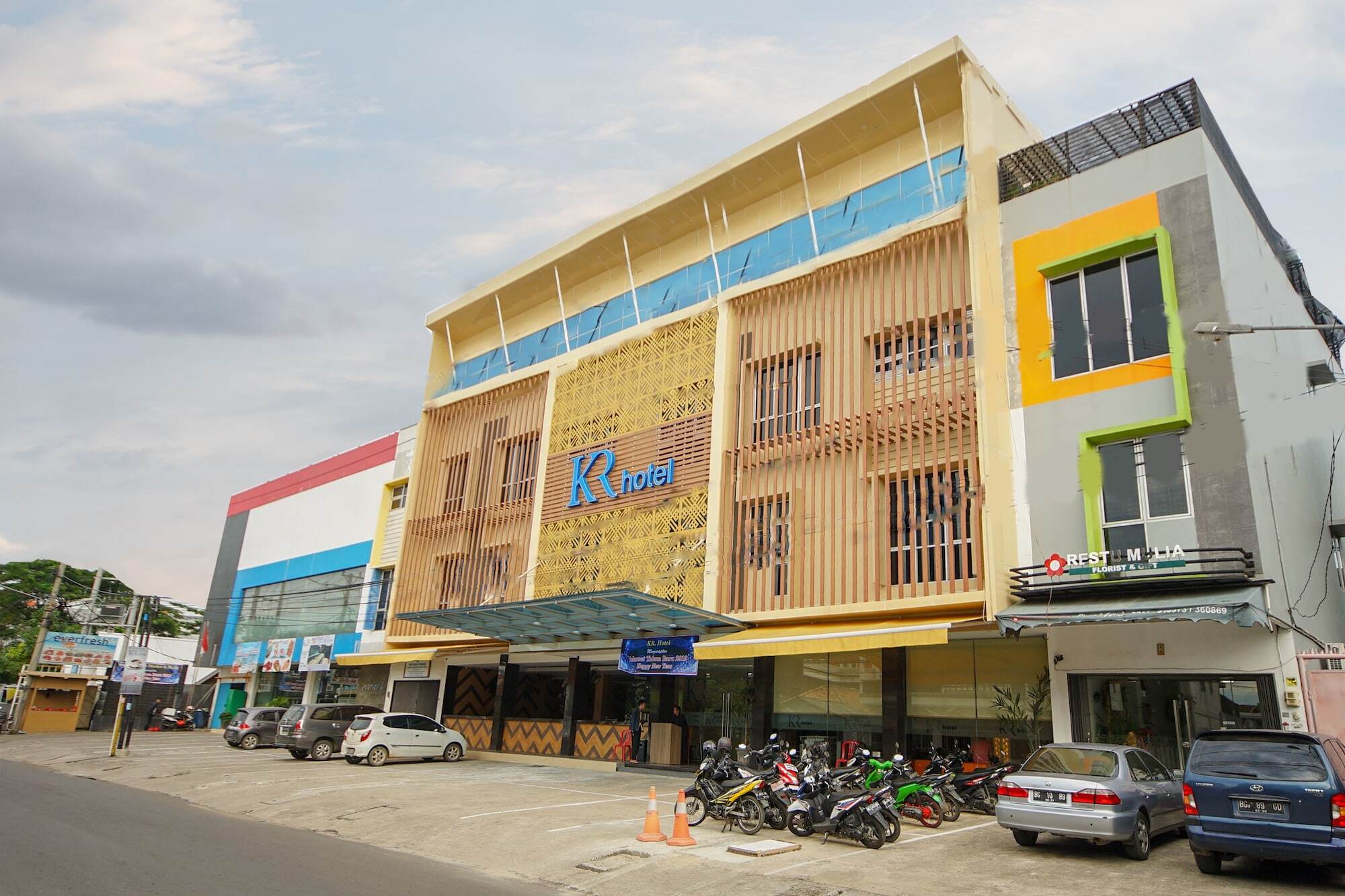 Oyo 344 Kr Hotel 巨港 外观 照片
